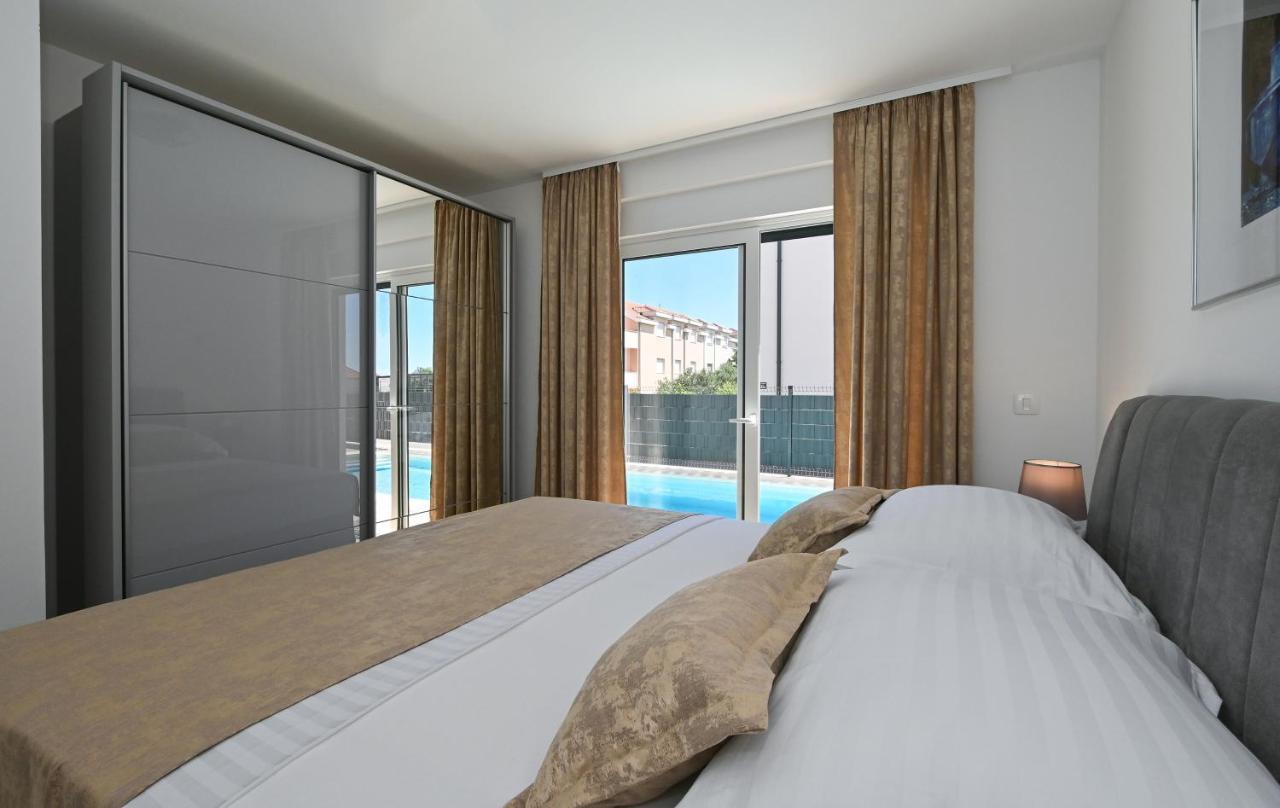 Luxury Apartment Maravic With Private Pool Трогир Екстериор снимка