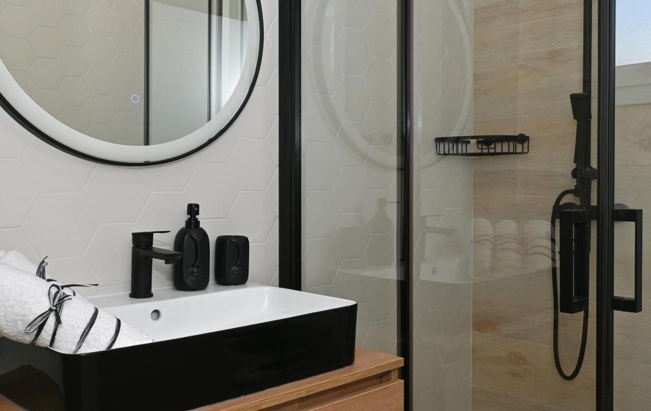 Luxury Apartment Maravic With Private Pool Трогир Екстериор снимка