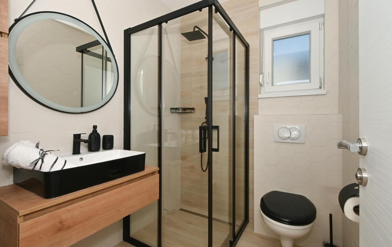 Luxury Apartment Maravic With Private Pool Трогир Екстериор снимка